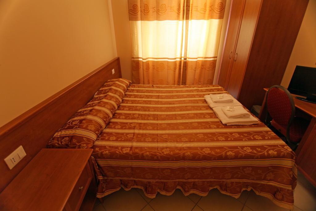 Stella Elsa Hotel Рим Екстериор снимка